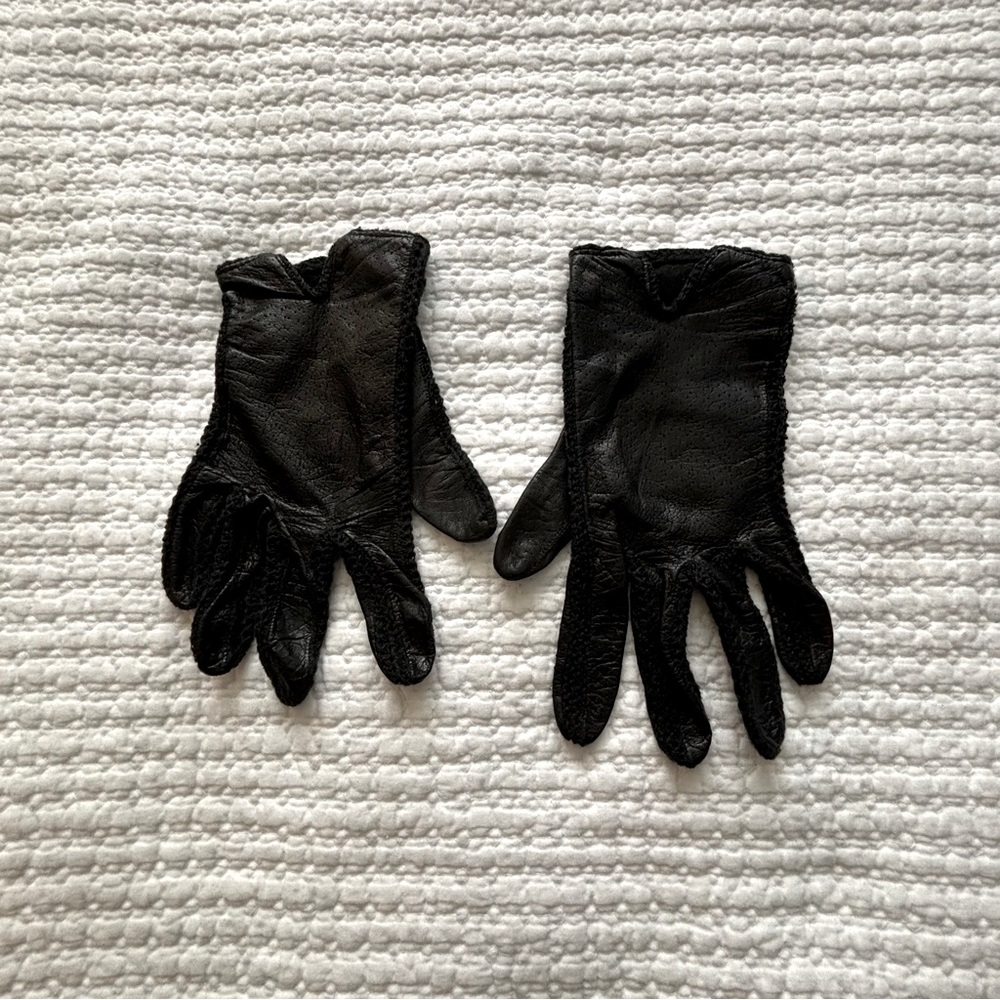Women’s Black Leather and macrame Italian made driving gloves Small W
